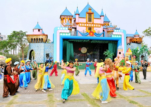 Description: Công viên Hồ Tây