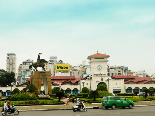 Description: Chợ Bến Thành